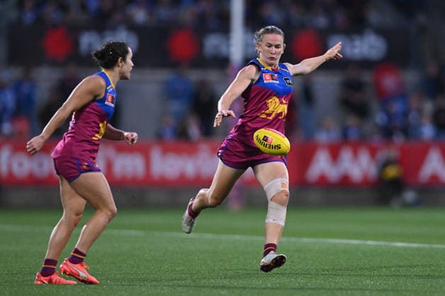 AFLW GRAND FINAL, Shannon Campbell of Brisbane Lions kicks the footy during the AFLW Grand Final match between the North Melbourne Kangaroos and the Brisbane Lions at Ikon Park in Melbourne, Saturday, November 29, 2025. ( NO ARCHIVING, EDITORIAL USE ONLY MELBOURNE VICTORIA AUSTRALIA  Copyright: xJAMESxROSSx 20251129197625922825