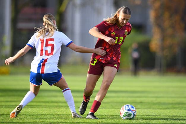 Soccer European Championship Qualification U19 Juniors Germany Faroe Islands on 29 11 2025 at the Sportschule Wedau in Duisburg Birita Mohr Faroe Islands , left Svenja Vöhringer Germany , right DFB regulations prohibit any use of photographs as image sequences and or quasi video Nordrhein Westfalen Germany