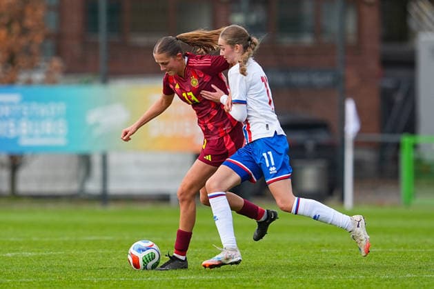 29 11 2025, xydrx, Football, International, European Championship Qualification U19 Women, Germany Faroe Islands, Sportschule Wedau Svenja Voehringer GER 13 in duel against Eydna Dalheim FRO 11 DFB regulations prohibit any use of photographs as image sequences and or quasi video Photo xYannisxDreimannxPressefotokochx Nordrhein Westfahlen Germany