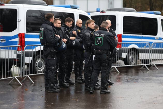 29 11 2025, Football, Men, 3 League, Season 2025 2026, 1 FC Saarbrücken Rot Weiss Essen, The police operation around the Ludwigsparkstadion Saarbrücken Ludwigsparkstadion Saarland Germany DEU Copyright: xSebastianxBachx