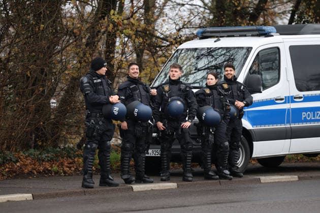 29 11 2025, Football, Men, 3 League, Season 2025 2026, 1 FC Saarbrücken Rot Weiss Essen, The police operation around the Ludwigsparkstadion Saarbrücken Ludwigsparkstadion Saarland Germany DEU Copyright: xSebastianxBachx