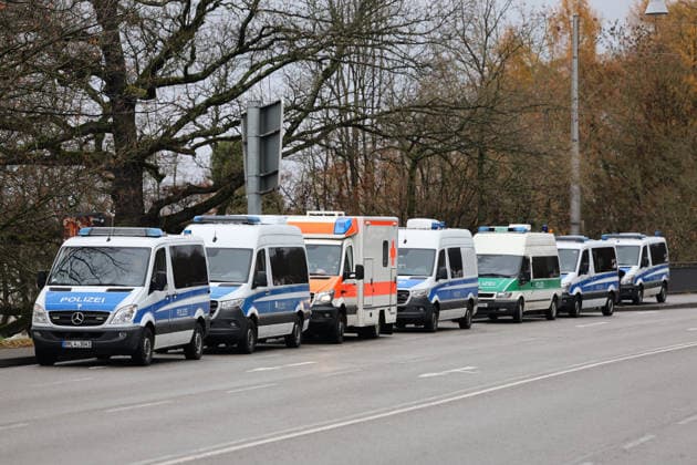 29 11 2025, Football, Men, 3 League, Season 2025 2026, 1 FC Saarbrücken Rot Weiss Essen, The police operation around the Ludwigsparkstadion Saarbrücken Ludwigsparkstadion Saarland Germany DEU Copyright: xSebastianxBachx