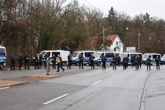 29 11 2025, Football, Men, 3 League, Season 2025 2026, 1 FC Saarbrücken Rot Weiss Essen, The police operation around the Ludwigsparkstadion Saarbrücken Ludwigsparkstadion Saarland Germany DEU Copyright: xSebastianxBachx