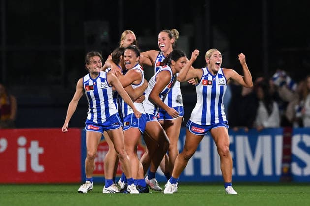 AFLW GRAND FINAL, Emma Kearney of the Kangaroos and teammates celebrate defeating the Brisbane Lions to win the AFLW Grand Final match between the North Melbourne Kangaroos and the Brisbane Lions at Ikon Park in Melbourne, Saturday, November 29, 2025. ( NO ARCHIVING, EDITORIAL USE ONLY MELBOURNE VICTORIA AUSTRALIA  Copyright: xJAMESxROSSx 20251129179052240729