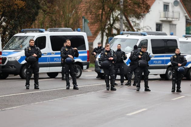 29 11 2025, Football, Men, 3 League, Season 2025 2026, 1 FC Saarbrücken Rot Weiss Essen, The police operation around the Ludwigsparkstadion Saarbrücken Ludwigsparkstadion Saarland Germany DEU Copyright: xSebastianxBachx