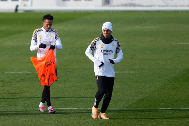 November 29, 2025, Valdebebas, Madrid, Spain: Eder Militao and Kylian Mbappe during the training day of Real Madrid ahead the Spanish League, LaLiga EA Sports, football match against Girona FC at Ciudad Deportiva Real Madrid on November 29, 2025, in Valdebebas, Madrid, Spain. Valdebebas Spain - ZUMAa181 20251129_zaa_a181_007 Copyright: xOscarxJ.xBarrosox