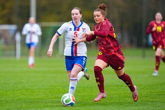 29 11 2025, xydrx, Football, International, European Championship Qualification U19 Women, Germany Faroe Islands, Sportschule Wedau Helga Mikkelsen FRO 5 in duel against Amy Wrigge GER 20 DFB regulations prohibit any use of photographs as image sequences and or quasi video Photo xYannisxDreimannxPressefotokochx Nordrhein Westfahlen Germany