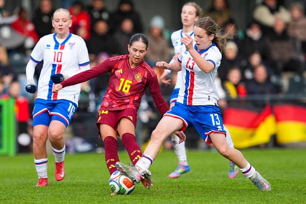 29 11 2025, xydrx, Football, International, European Championship Qualification U19 Women, Germany Faroe Islands, Sportschule Wedau Kassandra Potsi GER 16 in duel against Sara Benjaminsen FRO 13 DFB regulations prohibit any use of photographs as image sequences and or quasi video Photo xYannisxDreimannxPressefotokochx Nordrhein Westfahlen Germany