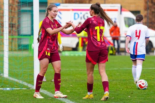 29 11 2025, xydrx, Football, International, European Championship Qualification U19 Women, Germany Faroe Islands, Sportschule Wedau Goal celebration after the goal to 8 0 for Germany by scorer Maria Penner GER 14 together with Helen Boerner GER 17 DFB regulations prohibit any use of photographs as image sequences and or quasi video Photo xYannisxDreimannxPressefotokochx Nordrhein Westfahlen Germany