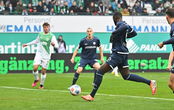29 11 2025 Soccer Season 2025 2026 2 Soccer Bundesliga 14 Matchday SpVgg Greuther Fürth Kleeblatt VfL Bochum Sportfoto Zink MeZi xmexzix DFL regulations prohibit any use of photographs as image sequences and or quasi video only for editorial use Ibrahima Sissoko 6, VfL Bochum scores Goal Goal shot to 0 1