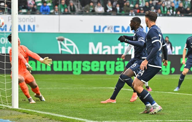 29 11 2025 Soccer Season 2025 2026 2 Soccer Bundesliga 14 Matchday SpVgg Greuther Fürth Kleeblatt VfL Bochum Sportfoto Zink MeZi xmexzix DFL regulations prohibit any use of photographs as image sequences and or quasi video only for editorial use Ibrahima Sissoko 6, VfL Bochum scores Goal Goal shot to 0 1