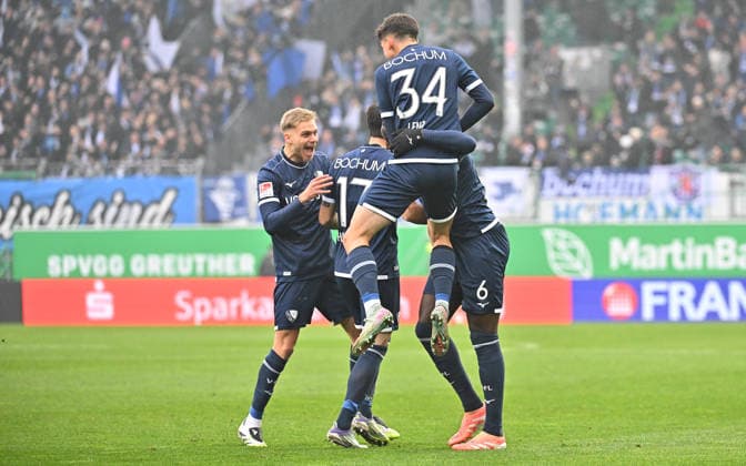 29 11 2025 Soccer Season 2025 2026 2 Soccer Bundesliga 14 Matchday SpVgg Greuther Fürth Kleeblatt VfL Bochum Sportfoto Zink MeZi xmexzix DFL regulations prohibit any use of photographs as image sequences and or quasi video only for editorial use Torjubel Jubel Freude nach Treffer Torschuß zum 0 2 durch Ibrahima Sissoko 6, VfL Bochum