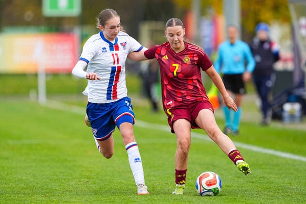 29 11 2025, xydrx, Football, International, European Championship Qualification U19 Women, Germany Faroe Islands, Sportschule Wedau Eydna Dalheim FRO 11 in duel against Zoe Schick GER 7 DFB regulations prohibit any use of photographs as image sequences and or quasi video Photo xYannisxDreimannxPressefotokochx Nordrhein Westfahlen Germany