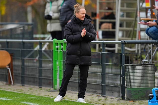 29 11 2025, xydrx, soccer, international match, European Championship qualification U19 women, Germany Faroe Islands, Sportschule Wedau Melanie Behringer coach U19 women Germany is happy about the 8 0 victory DFB regulations prohibit any use of photographs as image sequences and or quasi video Photo xYannisxDreimannxPressefotokochx Nordrhein Westfahlen Germany