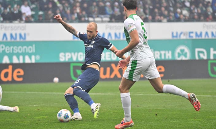 29 11 2025 Soccer Season 2025 2026 2 Soccer Bundesliga 14 Matchday SpVgg Greuther Fürth Kleeblatt VfL Bochum Sportfoto Zink MeZi xmexzix DFL regulations prohibit any use of photographs as image sequences and or quasi video only for editorial use Philipp Hofmann 33, VfL Bochum erzielt Treffer Tor Torschuß zum 0 3