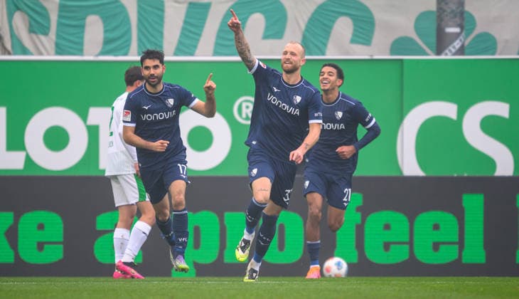 29 11 2025 Soccer Season 2025 2026 2 Soccer Bundesliga 14 Matchday SpVgg Greuther Fürth Kleeblatt VfL Bochum Sportfoto Zink xwoxzix DFL regulations prohibit any use of photographs as image sequences and or quasi video only for editorial use Torjubel Jubel nach Treffer Tor Torschuß zum 0 3 durch Philipp Hofmann 33, VfL Bochum Gerrit Holtmann 17, VfL Bochum Philipp Hofmann 33, VfL Bochum Francis Onyeka 21, VfL Bochum