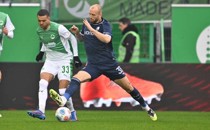 29 11 2025 Soccer Season 2025 2026 2 Soccer Bundesliga 14 Matchday SpVgg Greuther Fürth Kleeblatt VfL Bochum Sportfoto Zink xwoxzix DFL regulations prohibit any use of photographs as image sequences and or quasi video only for editorial use Maximilian Solomon Dietz 33, SpVgg Greuther Fürth Philipp Hofmann 33, VfL Bochum