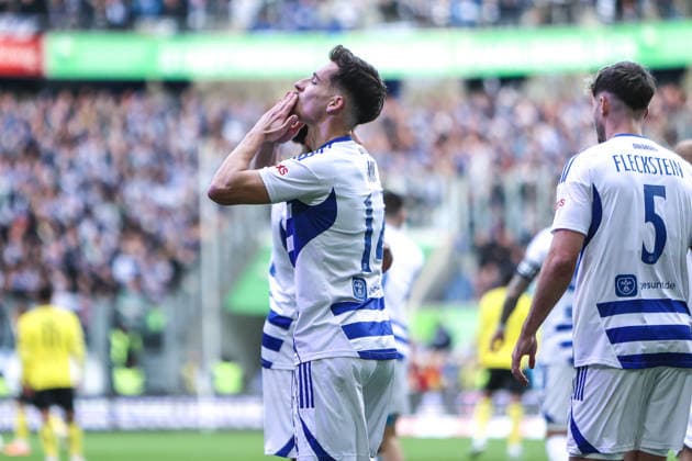 Sports, Football, 3 Liga Season 2025 2026 16 Matchday MSV Duisburg Alemannia Aachen 29 11 2025, schauinsland reisen arena Goal celebration MSV Duisburg after the goal to 1 0 by Conor Noß MSV Duisburg,14 the players are happy Duisburg schauinsland reisen arena North Rhine-Westphalia Germany