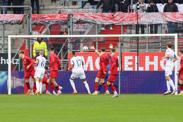 Valentin Laessig TSG Hoffenheim II, Nr 6 scores here to 0 1 in the first minute of the match at the match FC Ingolstadt 04 vs TSG Hoffenheim II, Soccer on 29 11 2025, DFB regulations prohibit any use of photographs as image sequences and or quasi video GER, Soccer, 3 Liga, Matchday 16, 1 FC Ingolstadt vs TSG Hoffenheim II, Soccer, 29 11 2025, Audi Sportpark Ingolstadt Copyright: xEibner-Pressefoto OliverxSTRISCHx EP-OSH