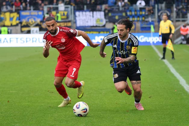 29 11 2025, Football, Men, 3 League, Season 2025 2026, 1 FC Saarbrücken Rot Weiss Essen, Calogero Rizzuto 1 FC Saarbruecken , Ramien Safi Rot Weiss Essen Saarbrücken Ludwigsparkstadion Saarland Germany DEU Copyright: xSebastianxBachx