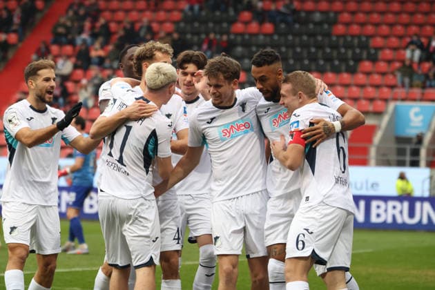 Ingolstadt, Germany 29 November 2025 3 Liga 2025 2026 FC Ingolstadt 04 vs TSG 1899 Hoffenheim II In the picture in the Traube Goalscorer Valentin Lässig Laessig TSG II cheers with his teammates after his goal to 0 1, DFB regulations prohibit any use of photographs as image sequences and or quasi video Audi Sportpark Bayern Copyright: xFotostandx xSchäferx