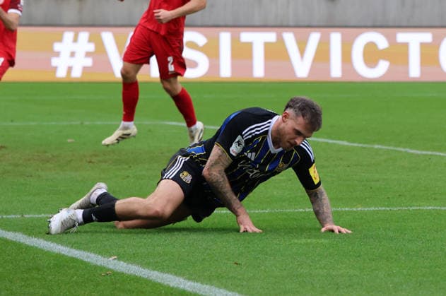 29 11 2025, Football, Men, 3 League, Season 2025 2026, 1 FC Saarbrücken Rot Weiss Essen, Patrick Schmidt 1 FC Saarbruecken disappointed Saarbrücken Ludwigsparkstadion Saarland Germany DEU Copyright: xSebastianxBachx