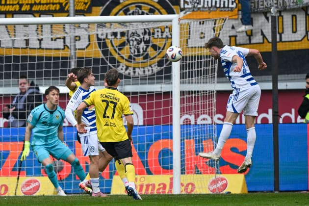 Steffen Meuer Duisburg 18 scores the goal for 2 0 29 11 2025 Soccer MSV Duisburg vs SV Alemannia Aachen, Schauinsland Reisen Arena, Duisburg, DFB DFL REGULATIONS PROHIBIT ANY USE OF PHOTOGRAPHS AS IMAGE SEQUENCES AND OR QUASI VIDEO Copyright: xpepphotox xPeterxEppingerx pep00321, pep_20251129_hm_216263