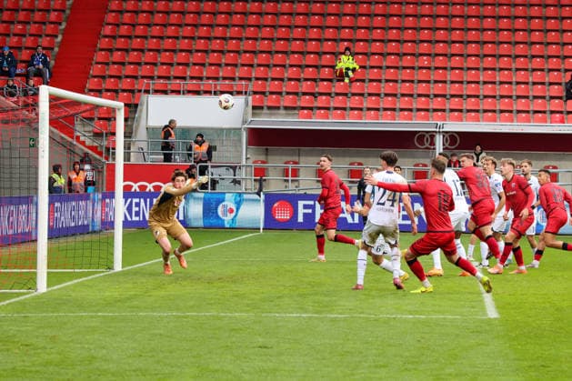 Marcel Costly FC Ingolstadt 04, Nr 22 scores with his head to equalize 1 1 at the match FC Ingolstadt 04 vs TSG Hoffenheim II, Soccer on 29 11 2025, DFB regulations prohibit any use of photographs as image sequences and or quasi video GER, Soccer, 3 Liga, Matchday 16, 1 FC Ingolstadt vs TSG Hoffenheim II, Soccer, 29 11 2025, Audi Sportpark Ingolstadt Copyright: xEibner-Pressefoto OliverxSTRISCHx EP-OSH