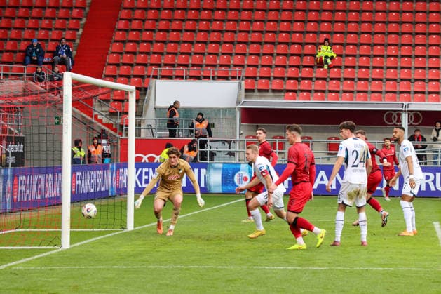 Marcel Costly FC Ingolstadt 04, Nr 22 scores with his head to equalize 1 1 at the match FC Ingolstadt 04 vs TSG Hoffenheim II, Soccer on 29 11 2025, DFB regulations prohibit any use of photographs as image sequences and or quasi video GER, Soccer, 3 Liga, Matchday 16, 1 FC Ingolstadt vs TSG Hoffenheim II, Soccer, 29 11 2025, Audi Sportpark Ingolstadt Copyright: xEibner-Pressefoto OliverxSTRISCHx EP-OSH