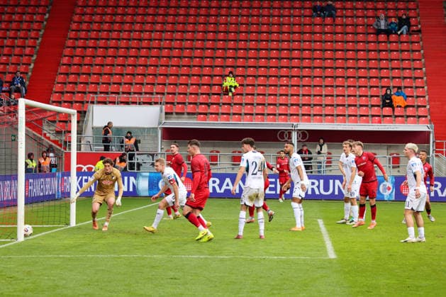 Marcel Costly FC Ingolstadt 04, Nr 22 scores with his head to equalize 1 1 at the match FC Ingolstadt 04 vs TSG Hoffenheim II, Soccer on 29 11 2025, DFB regulations prohibit any use of photographs as image sequences and or quasi video GER, Soccer, 3 Liga, Matchday 16, 1 FC Ingolstadt vs TSG Hoffenheim II, Soccer, 29 11 2025, Audi Sportpark Ingolstadt Copyright: xEibner-Pressefoto OliverxSTRISCHx EP-OSH
