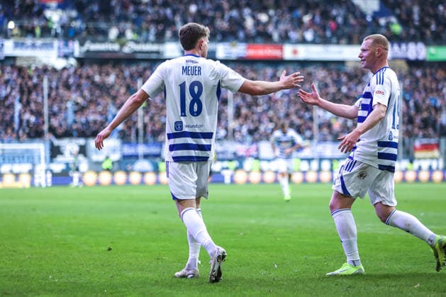 Sport, Football, 3 Liga Season 2025 2026 16 Matchday MSV Duisburg Alemannia Aachen 29 11 2025, schauinsland reisen arena Goal celebration MSV Duisburg after the goal to 2 0 by Steffen Meuer MSV Duisburg, 18 Duisburg schauinsland reisen arena North Rhine-Westphalia Germany