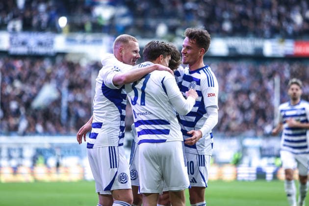 Sports, Football, 3 Liga Season 2025 2026 16 Matchday MSV Duisburg Alemannia Aachen 29 11 2025, schauinsland reisen arena Goal celebration MSV Duisburg after the goal to 2 0 by Steffen Meuer MSV Duisburg, 18 , the players are happy Duisburg schauinsland reisen arena North Rhine-Westphalia Germany