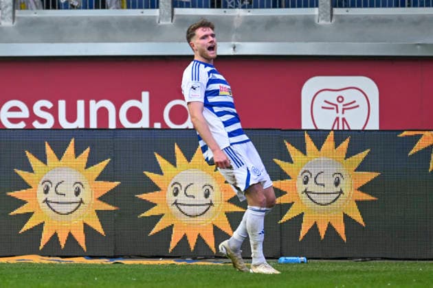 Steffen Meuer Duisburg 18 cheers after scoring 2 0 29 11 2025 Soccer MSV Duisburg vs SV Alemannia Aachen, Schauinsland Reisen Arena, Duisburg, DFB DFL REGULATIONS PROHIBIT ANY USE OF PHOTOGRAPHS AS IMAGE SEQUENCES AND OR QUASI VIDEO Copyright: xpepphotox xPeterxEppingerx pep00321, pep_20251129_hm_216306