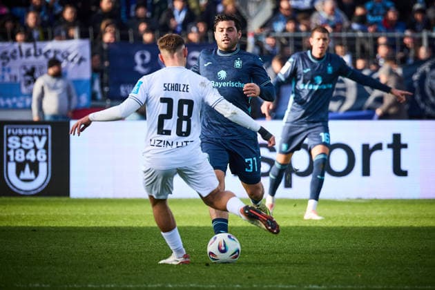 Max Scholze SSV Ulm 1846, 28, Kevin Volland TSV 1860 Muenchen, 31 GER, SSV Ulm 1846 vs TSV 1860 Muenchen, Football, Men, 3 Liga, Matchday 16, Season 2025 2026, 29 11 2025 DFL, DFB regulations prohibit any use of photographs as image sequences and or quasi video GER, SSV Ulm 1846 vs TSV 1860 Muenchen, Football, Men, 3 Liga, Matchday 16, Season 2025 2026, 29 11 2025 Ulm Copyright: xEibner-Pressefoto GeraldxOelze-dexStoppanyx EP_ODS