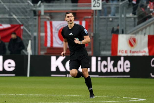 Referee Timon Schulz Soccer 3 Liga 2025 2026 FC Energie Cottbus FC Viktoria Köln