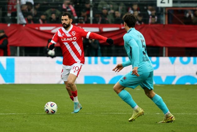 5 Leonhard Münst Cologne, r , 10 Tolcay Cigerci Energie Cottbus, l Football 3 Liga 2025 2026 FC Energie Cottbus FC Viktoria Cologne