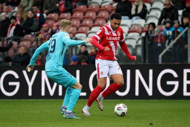19 Meiko Sponsel Cologne, l , 21 Leon Guwara Energie Cottbus Football 3 League 2025 2026 FC Energie Cottbus FC Viktoria Cologne