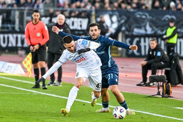GER, 3 Liga, SSV Ulm 1846 vs TSV 1860 Munich 29 11 2025, Donaustadion, Ulm, GER, 3 Liga, SSV Ulm 1846 vs TSV 1860 Munich, in the picture Leon Dajaku SSV Ulm, 43 , Kevin Volland Muenchen, 31 , nordphotoxGmbHx xHafner nph00200