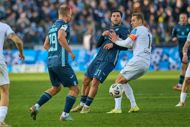Marvin Rittmueller TSV 1860 Muenchen, 29 , Kevin Volland TSV 1860 Muenchen, 31 and Dennis Dressel SSV Ulm 1846, 14 GER, SSV Ulm 1846 vs TSV 1860 Muenchen, Football, Men, 3 Liga, Matchday 16, Season 2025 2026, 29 11 2025 DFL, DFB regulations prohibit any use of photographs as image sequences and or quasi video GER, SSV Ulm 1846 vs TSV 1860 Muenchen, Fußball, Herren, 3 Liga, 16 Spieltag, Spielzeit 2025 2026, 29 11 2025 Ulm Copyright: xEibner-Pressefoto GeraldxOelze-dexStoppanyx EP_ODS