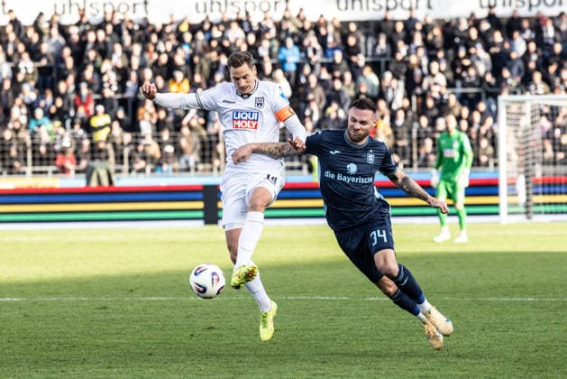 Football, Season 2025 2026, 3 Liga, Donaustadion Ulm, Matchday 16, SSV Ulm 1846 Football TSV 1860 Munich, 29 11 2025 29 11 2025, Football, Season 2025 2026, 3 Liga, Donaustadion Ulm, Matchday 16, SSV Ulm 1846 Football TSV 1860 Munich, f l 14 Dennis Dressel SSV Ulm 1846 Football , 34 Patrick Hobsch TSV 1860 Munich Photo Lucca Fundel Ulm Donaustadion Baden Württemberg Germany