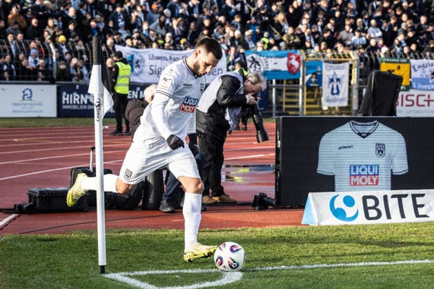 Football, Season 2025 2026, 3 Liga, Donaustadion Ulm, 16 Matchday, SSV Ulm 1846 Soccer TSV 1860 Munich, 29 11 2025 29 11 2025, Football, Season 2025 2026, 3 Liga, Donaustadion Ulm, 16 Matchday, SSV Ulm 1846 Soccer TSV 1860 Munich, cropped single image 43 Leon Dajaku SSV Ulm 1846 Soccer Photo Lucca Fundel Ulm Donaustadion Baden Württemberg Germany