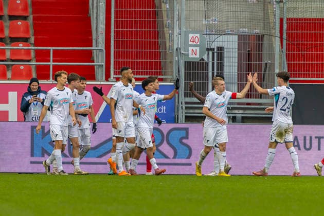 Ingolstadt, Germany 29 November 2025 3 Liga 2025 2026 FC Ingolstadt 04 vs TSG 1899 Hoffenheim II In the picture in the Traube Goalscorer Yannis Hör Hoer TSG II cheers with his teammates after his goal for 1 2, DFB regulations prohibit any use of photographs as image sequences and or quasi video Audi Sportpark Bayern Copyright: xFotostandx xSchäferx