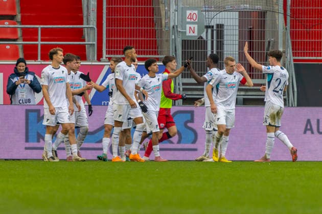 Ingolstadt, Germany 29 November 2025 3 Liga 2025 2026 FC Ingolstadt 04 vs TSG 1899 Hoffenheim II In the picture in the Traube Goalscorer Yannis Hör Hoer TSG II cheers with his teammates after his goal for 1 2, DFB regulations prohibit any use of photographs as image sequences and or quasi video Audi Sportpark Bayern Copyright: xFotostandx xSchäferx