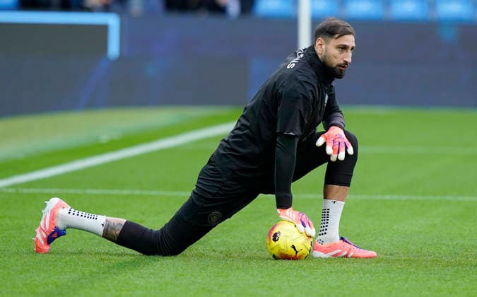 Manchester, England, 29th November 2025. Gianluigi Donnarumma of Manchester City warms up during the Manchester City vs Leeds United Premier League match at the Etihad Stadium, Manchester. Picture credit should read: Andrew Yates Sportimage EDITORIAL USE ONLY. No use with unauthorised audio, video, data, fixture lists, club league logos or live services. Online in-match use limited to 120 images, no video emulation. No use in betting, games or single club league player publications. SPI_004_AY_MAN_CITY_LEEDS SPI-4333-0004