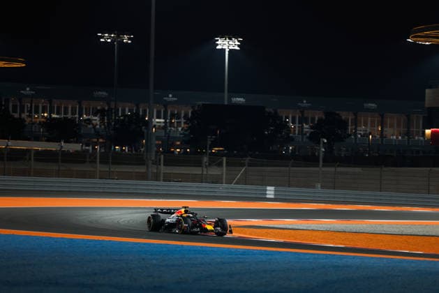 Formula 1 Qatar Airways Qatar Grand Prix 2025 Alexis Perrin OVERTAKE MAXPPP - Lusail 29 11 2025 01 VERSTAPPEN Max (nld), Oracle Red Bull Racing, action at the Formula 1 Qatar Airways Qatar Grand Prix 2025, the 23rd round of the 2025 FIA Formula 1 World Championship, WM, Weltmeisterschaft at the Lusail International Circuit in Lusail, Qatar, from 27 to 30 November 2025 Lusail Qatar  Copyright: xOVERTAKE MAXPPPxAlexisxPerrinx OVT202511299274 OVT202511299274
