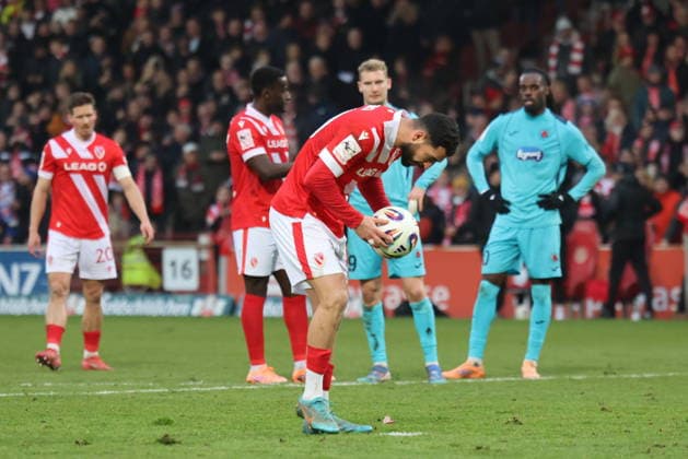 10 Tolcay Cigerci Energie Cottbus prepare for a penalty kick Football 3 Liga 2025 2026 FC Energie Cottbus FC Viktoria Köln