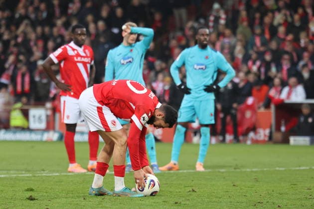 10 Tolcay Cigerci Energie Cottbus prepare for a penalty kick Football 3 Liga 2025 2026 FC Energie Cottbus FC Viktoria Köln