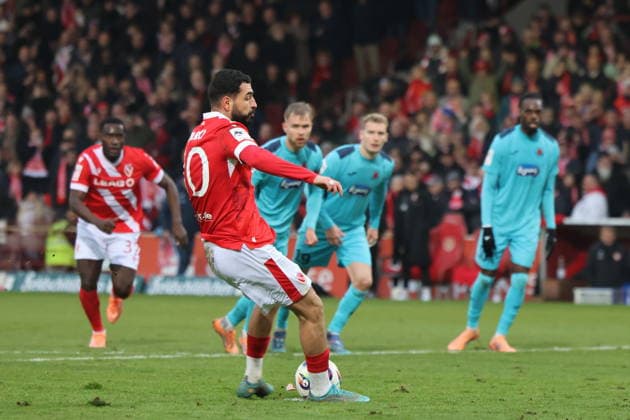 10 Tolcay Cigerci Energie Cottbus converts the penalty to make it 1 1 Football 3 Liga 2025 2026 FC Energie Cottbus FC Viktoria Köln