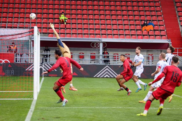 Goalkeeper Lukas Petersson TSG Hoffenheim II, Nr 1 keeps his box clean during the match FC Ingolstadt 04 vs TSG Hoffenheim II, Soccer on 29 11 2025, DFB regulations prohibit any use of photographs as image sequences and or quasi video GER, Soccer, 3 Liga, Matchday 16, 1 FC Ingolstadt vs TSG Hoffenheim II, Soccer, 29 11 2025, Audi Sportpark Ingolstadt Copyright: xEibner-Pressefoto OliverxSTRISCHx EP-OSH