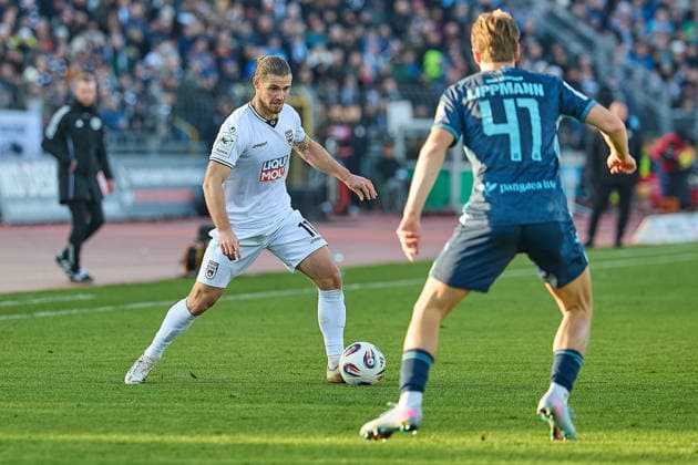 Dennis Chessa SSV Ulm 1846, 11 , Clemens Lippmann TSV 1860 Muenchen, 41 GER, SSV Ulm 1846 vs TSV 1860 Muenchen, Football, Men, 3 Liga, 16 Matchday, Season 2025 2026, 29 11 2025 DFL, DFB regulations prohibit any use of photographs as image sequences and or quasi video GER, SSV Ulm 1846 vs TSV 1860 Muenchen, Football, Men, 3 Liga, 16 Matchday, Season 2025 2026, 29 11 2025 Ulm Copyright: xEibner-Pressefoto GeraldxOelze-dexStoppanyx EP_ODS